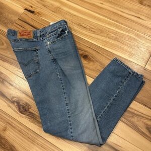 Men’s Levi’s 514
Size 34 / 32